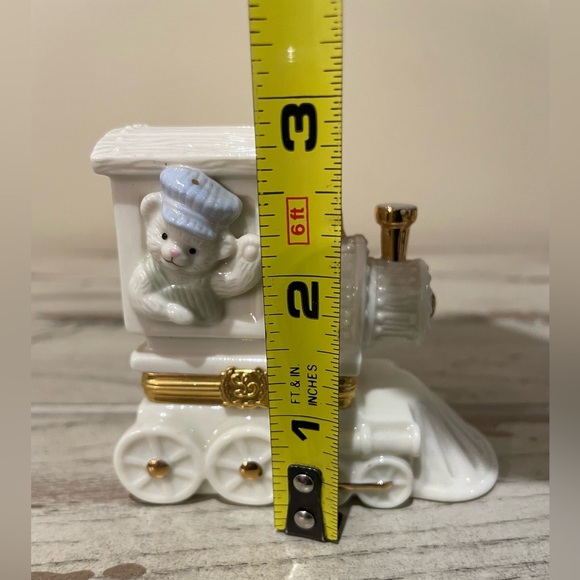 Lenox Treasures All Aboard Train Trinket Box with Train Charm - Picture 8 of 9